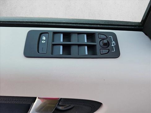 Used 2025 Land Rover Discovery Sport S image 26