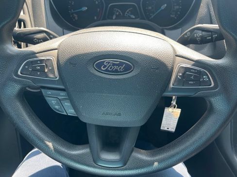 Used 2017 Ford Focus SE FWD image 10