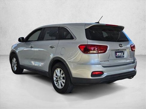 Used 2019 Kia Sorento LX image 7