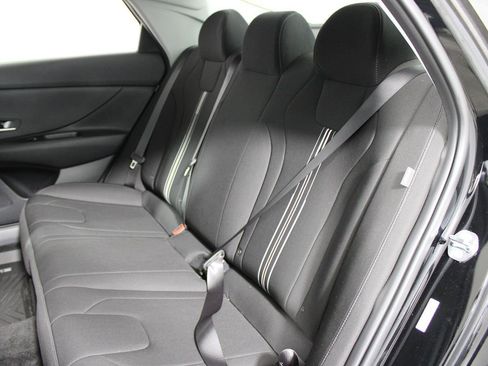 Used 2025 Hyundai Elantra Blue image 27