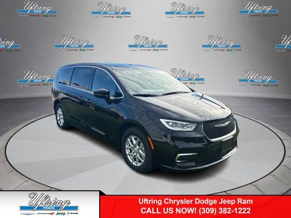 New 2026 Chrysler Pacifica Select