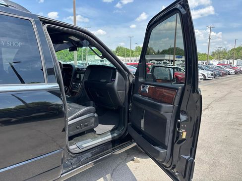 Used 2016 Lincoln Navigator Select AWD/4WD image 9