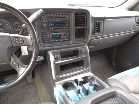 Used 2006 Chevrolet Silverado 2500 W/T AWD/4WD image 21