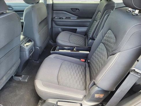 Used 2024 Nissan Pathfinder SV w/ SV Premium Package image 20