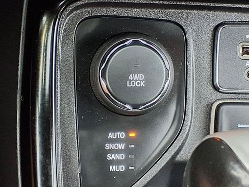Used 2018 Jeep Compass Limited w/ Navigation Group AWD/4WD image 23