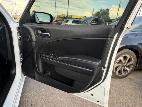 Used 2014 Dodge Charger SE RWD image 17