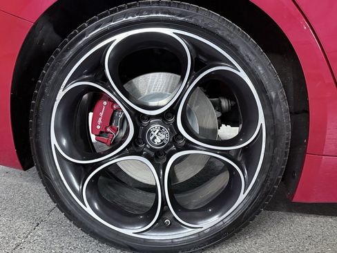 Used 2022 Alfa Romeo Giulia Veloce image 9