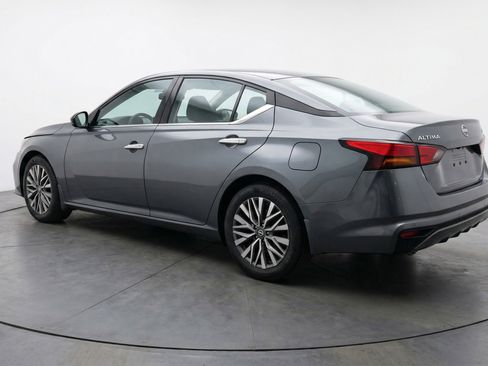Used 2025 Nissan Altima 2.5 SV image 6