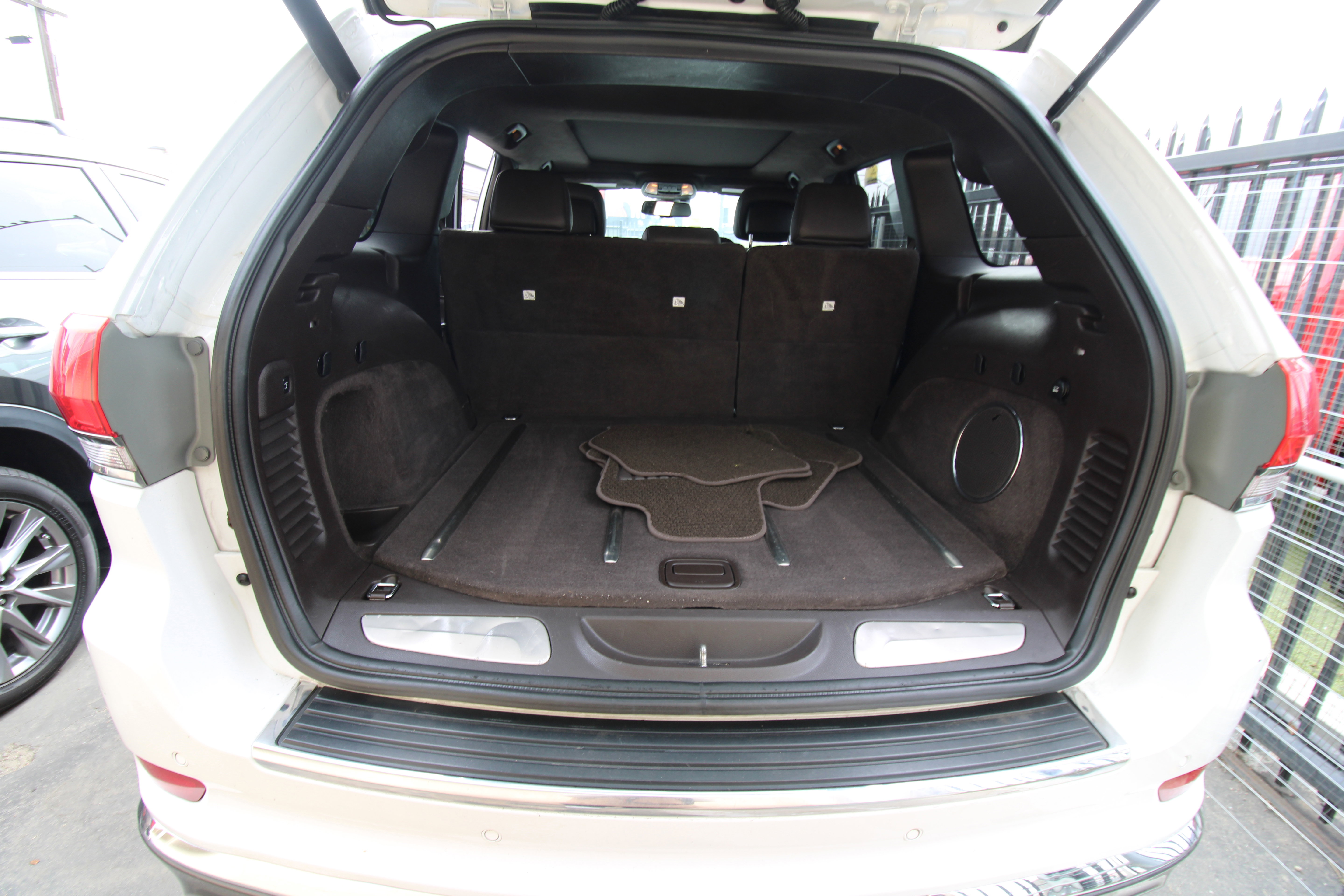 Used 2014 Jeep Grand Cherokee Summit AWD/4WD image 22