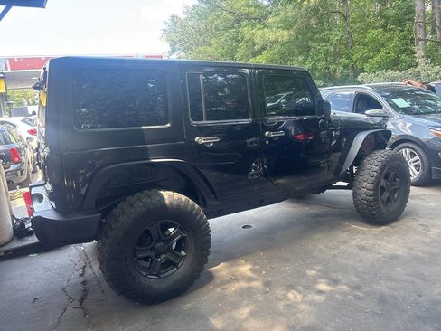Used 2013 Jeep Wrangler Unlimited Sahara w/ Connectivity Group AWD/4WD image 5