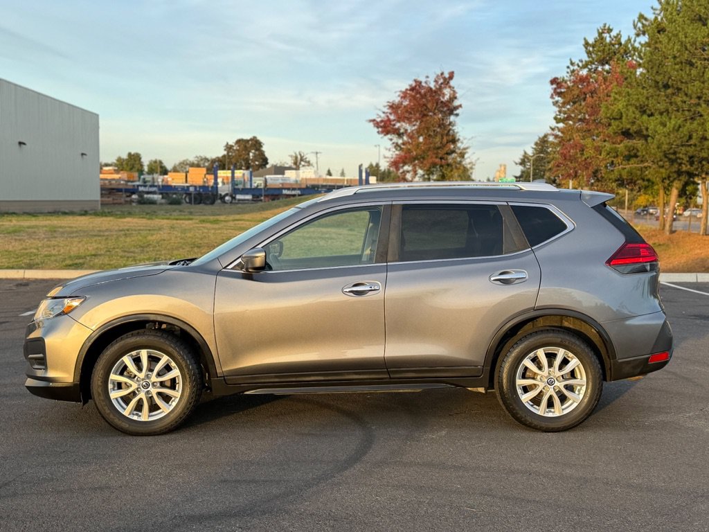 Used 2017 Nissan Rogue SV FWD image 9