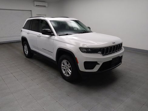 Used 2023 Jeep Grand Cherokee Laredo AWD/4WD image 11