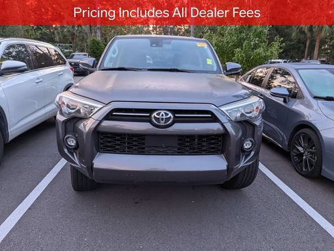 Certified 2022 Toyota 4Runner SR5 Premium w/ Moonroof Package AWD/4WD image 2