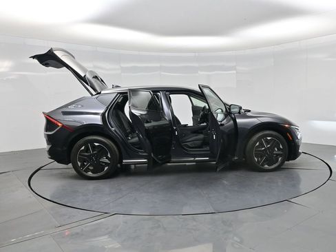 New 2025 Kia EV6 Wind RWD image 3