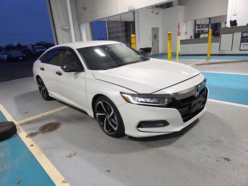 Used 2019 Honda Accord Sport image 3
