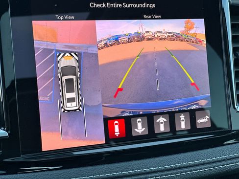 Used 2023 Chrysler Pacifica Limited image 21