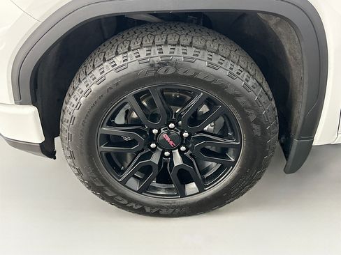 Used 2024 GMC Sierra 1500 Elevation image 11