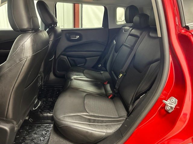Used 2018 Jeep Compass Latitude AWD/4WD image 16