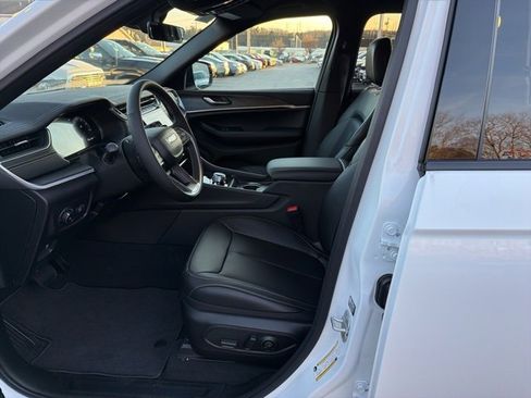 New 2025 Jeep Grand Cherokee Limited image 9