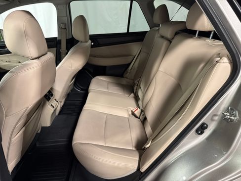 Used 2019 Subaru Outback 2.5i Limited AWD/4WD image 5