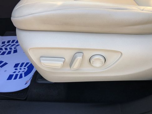 Used 2022 Toyota Highlander XLE image 11