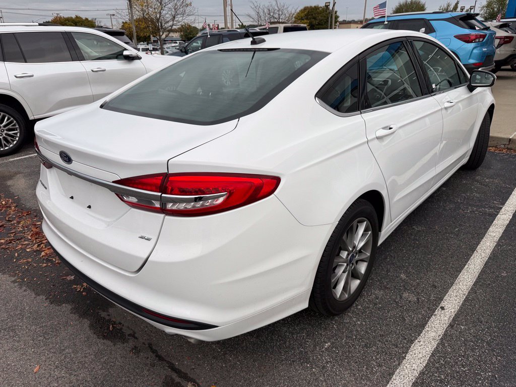 Used 2017 Ford Fusion SE FWD image 5