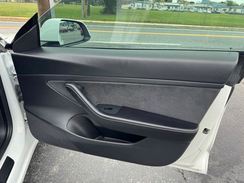 Used 2021 Tesla Model 3 Standard Range Plus image 15