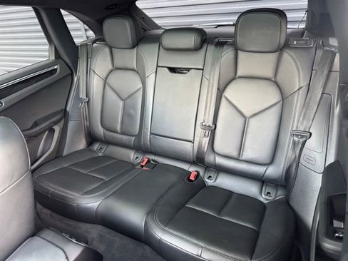 Used 2022 Porsche Macan AWD/4WD image 32