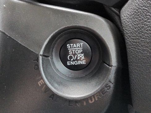 Used 2021 Jeep Renegade Latitude AWD/4WD image 27