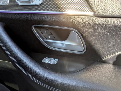 Used 2023 Mercedes-Benz GLS 450 4MATIC image 33