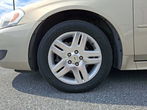 Used 2011 Chevrolet Impala LT FWD image 10
