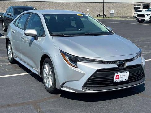 Used 2023 Toyota Corolla LE w/ LE Convenience Package FWD image 1