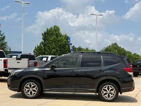 Used 2019 Subaru Forester Premium AWD/4WD image 7