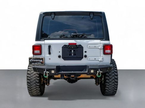 Used 2018 Jeep Wrangler Unlimited Sahara image 8