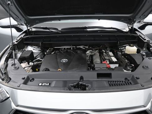 Certified 2021 Toyota Highlander XLE image 38