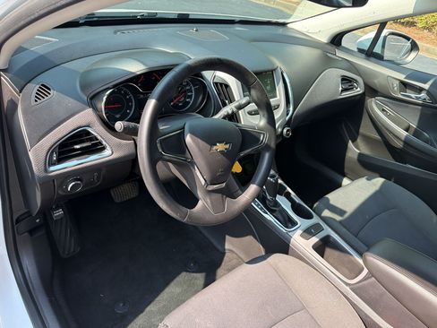 Used 2016 Chevrolet Cruze LS FWD image 4