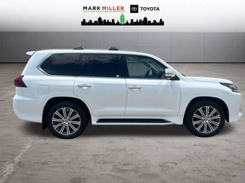 Used 2016 Lexus LX 570 4WD w/ Luxury Package image 7