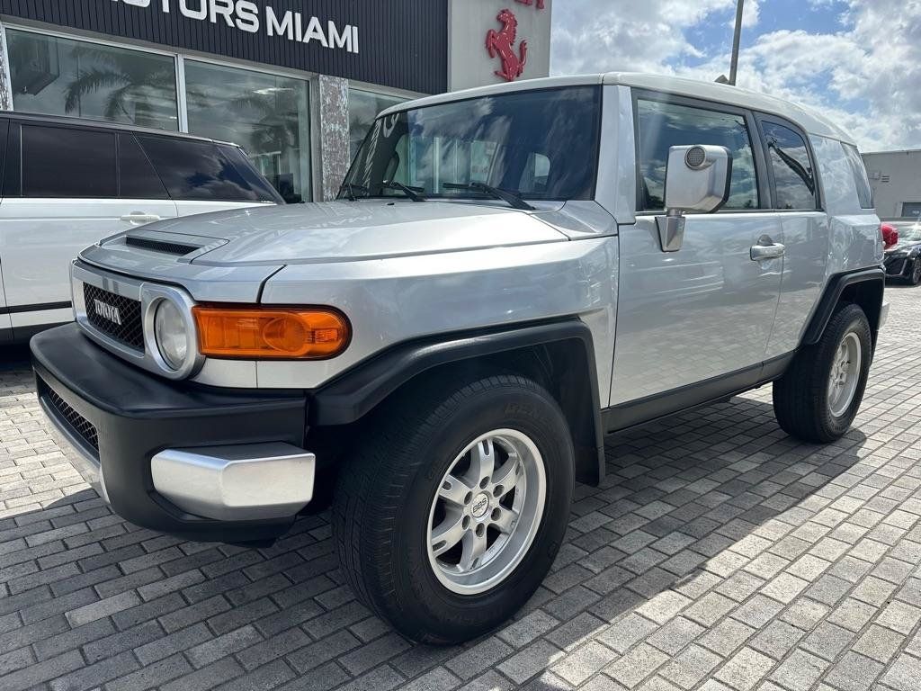 Used 2007 Toyota FJ Cruiser 2WD w/ Convenience Pkg image 3