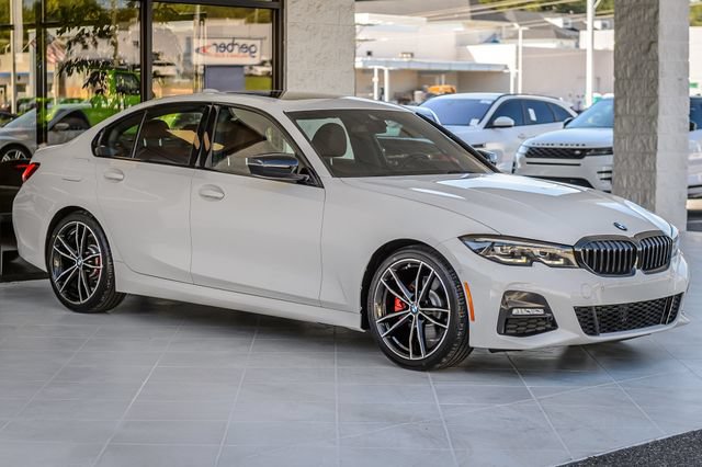 Used 2022 BMW 330i Sedan w/ M Sport Package RWD image 4