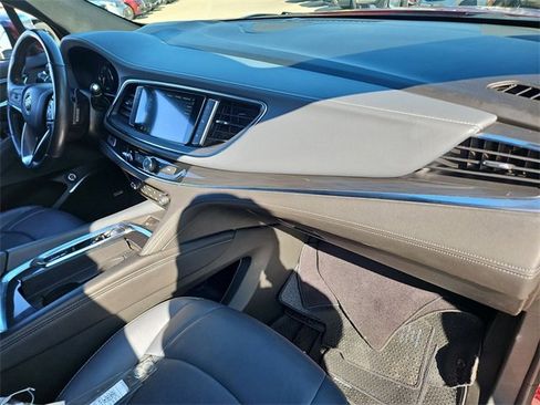 Used 2024 Buick Enclave Premium image 27