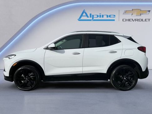 Used 2024 Buick Encore GX Sport Touring image 2