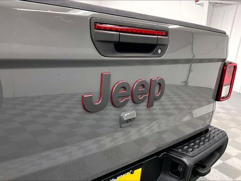 Used 2021 Jeep Gladiator Rubicon image 9
