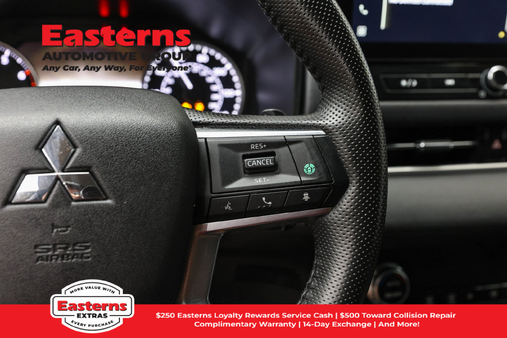 Used 2025 Mitsubishi Outlander SE AWD/4WD image 17