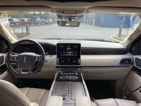 Used 2020 Lincoln Navigator Reserve image 18