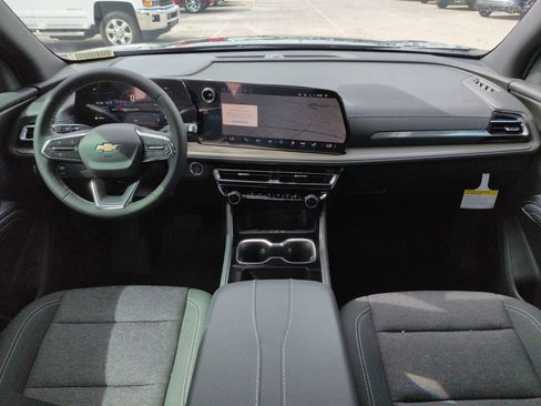 New 2026 Chevrolet Traverse LT w/ Sun and Wheel Package FWD image 25