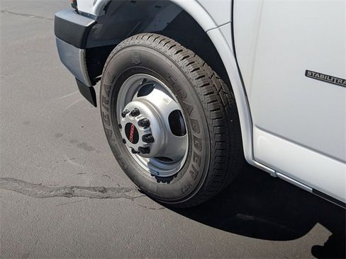 Used 2024 GMC Savana 3500 Extended w/ Power Convenience Package image 9