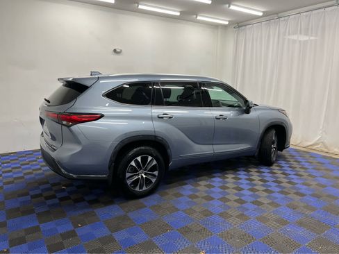 Used 2021 Toyota Highlander XLE image 6