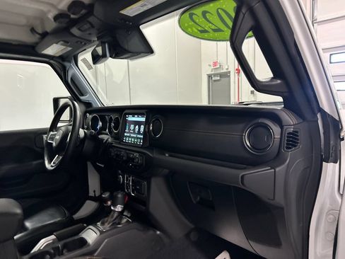 Used 2022 Jeep Wrangler Unlimited Sahara AWD/4WD image 34