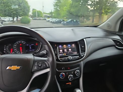 Used 2020 Chevrolet Trax LT w/ Driver Confidence Package AWD/4WD image 20