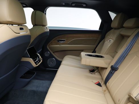 Certified 2025 Bentley Bentayga Extended Wheelbase AWD/4WD image 22